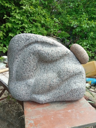 "Rūtų vainikėlį po kojų pamynė..."