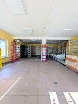 Parduodamas gyvenamasis namas su parduotuve