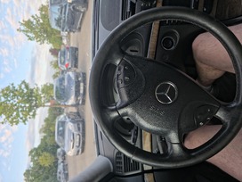 Mercedes benz w211 e320