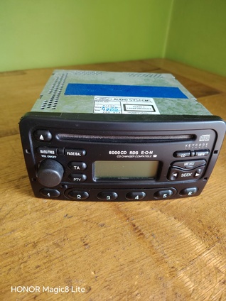 Ford  CD radia  30 eurų