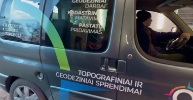 Reklama ant automobilio – efektyvus būdas didinti matomumą ir pritraukti klientus!