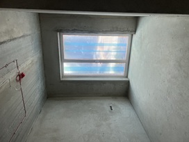 3 KAMB. 73,28 kvm APARTAMENTAI SU JAUKIA TERASA Į RAMŲ IR UŽDARĄ VIDINĮ KIEMĄ PAUPYJE