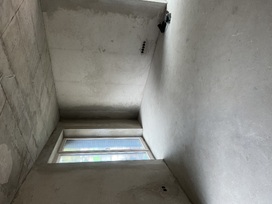 3 KAMB. 73,28 kvm APARTAMENTAI SU JAUKIA TERASA Į RAMŲ IR UŽDARĄ VIDINĮ KIEMĄ PAUPYJE